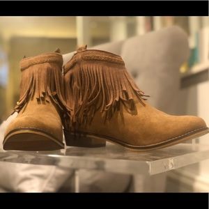 Fringe flat boots - perfect for festivals and wine tasting! Never been worn!